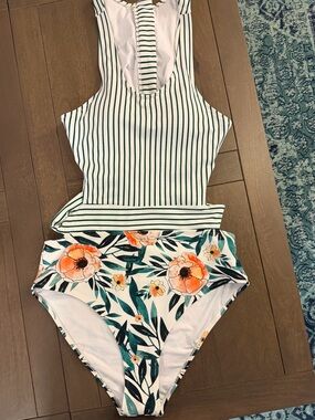 Cupshe White & Green Striped One-Piece Swimsuit